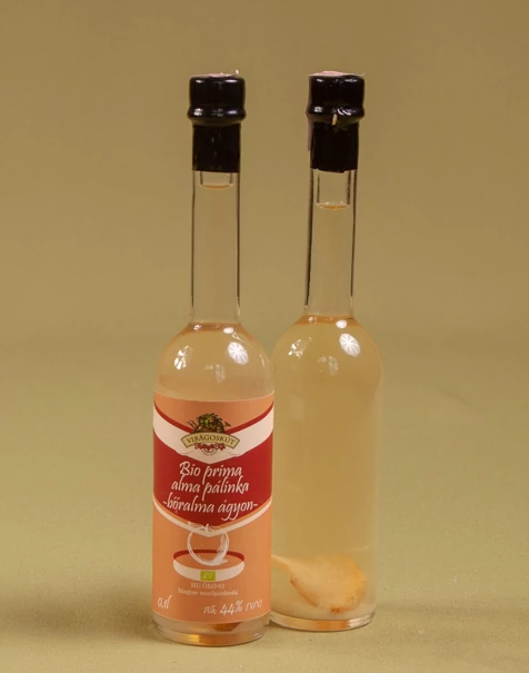 Bio prima alma pálinka -bőralma ágyon- 44% 100ml Bio prima alma pálinka -bőralma ágyon- 44% 100ml