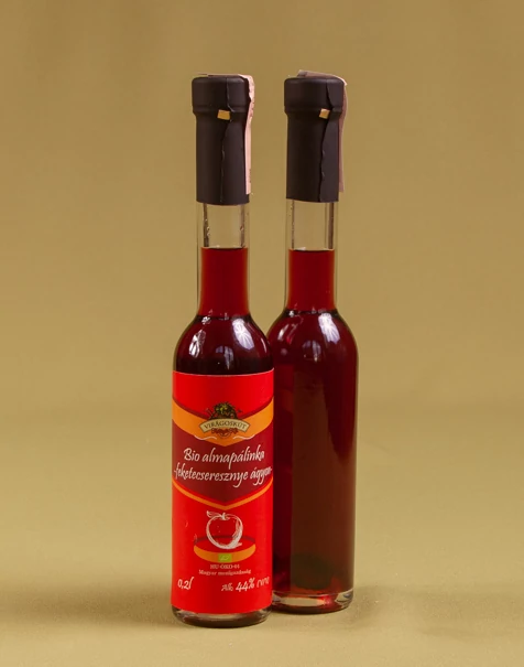 Bio almapálinka -feketecseresznye ágyon- 44% 200ml Bio almapálinka -feketecseresznye ágyon- 44% 200ml
