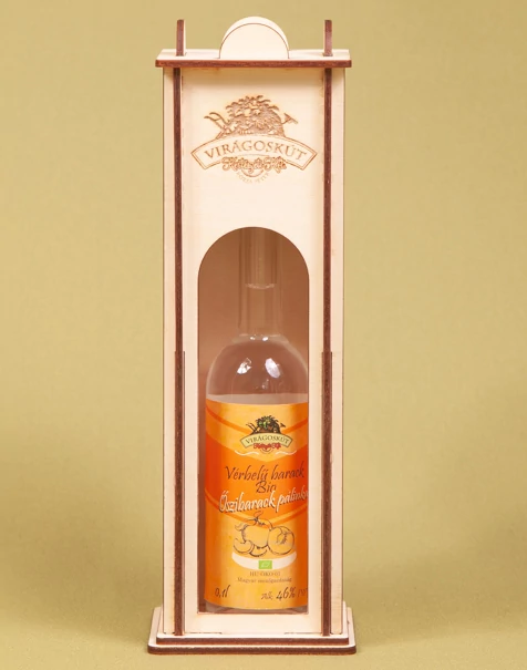 Bio őszibarack pálinka -vérbélű barack-  500ml 46%, díszdobozban