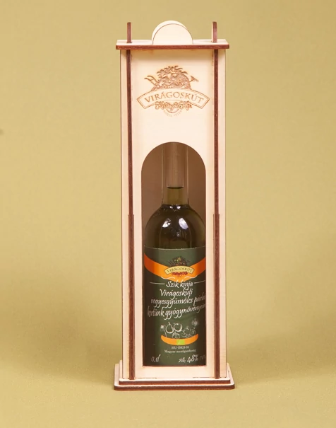 Szík kínja -Virágoskúti bio vegyesgyümölcs párlat kertünk gyógyfüveivel- 100ml 48%, dísztartóban
