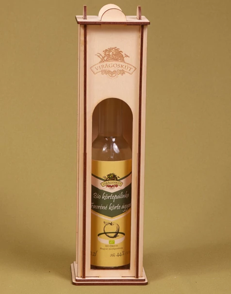 Bio körtepálinka -Favréné körte ágyon- 44% 200ml, díszdobozban