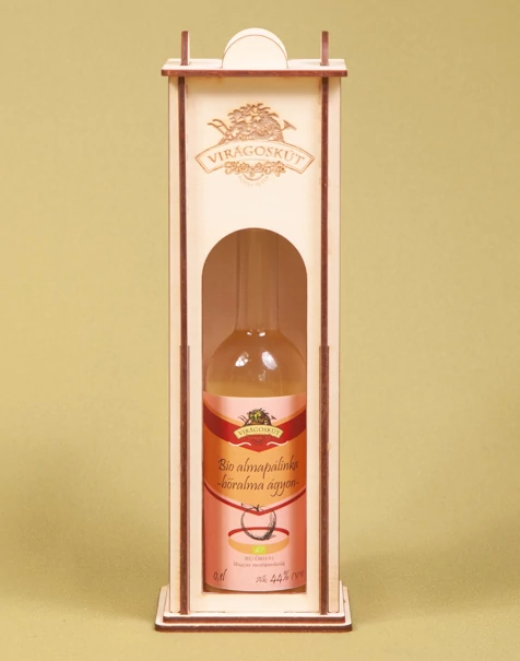 Bio almapálinka -bőralma ágyon- 44% 100ml, díszdobozban